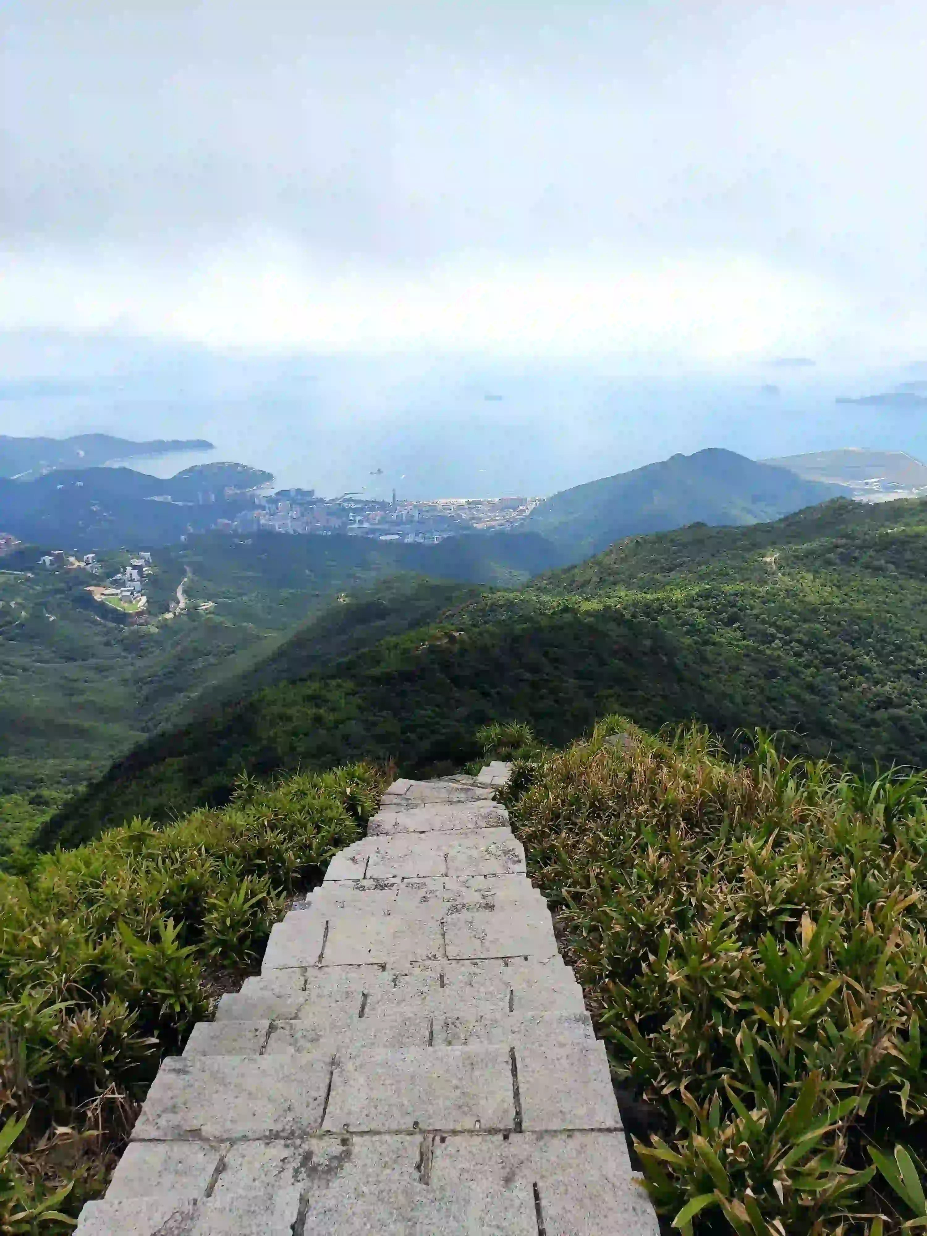梅沙尖-陡峭石阶
